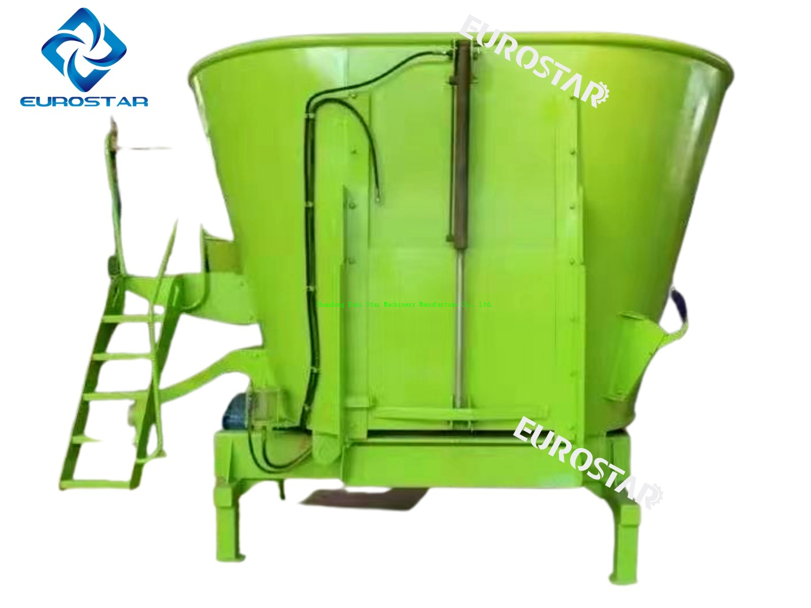 Feed Mixer for Dairy Farm